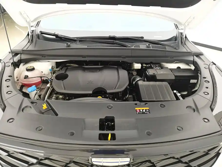 Фото 10 - Geely Atlas