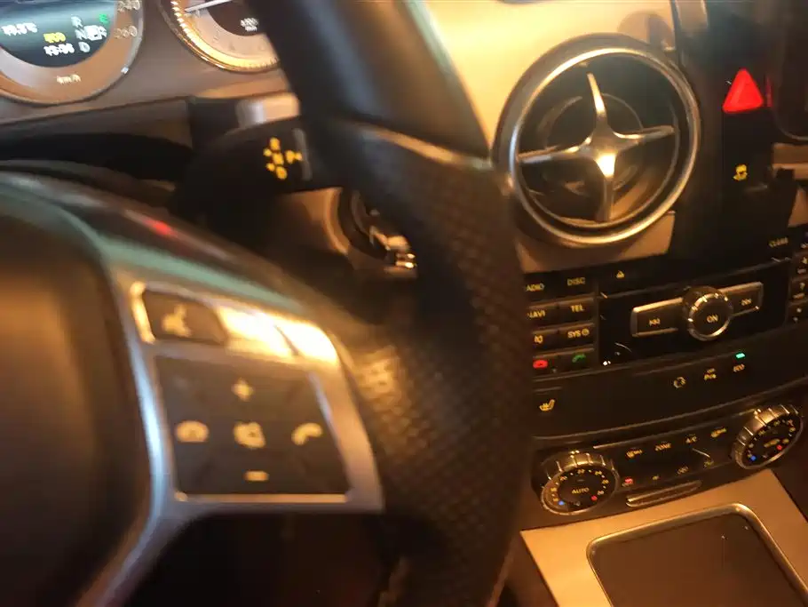 Mercedes-Benz GLK-Class 2015 GLK 260 4MATIC Fashion Ultimate Edition фото 16