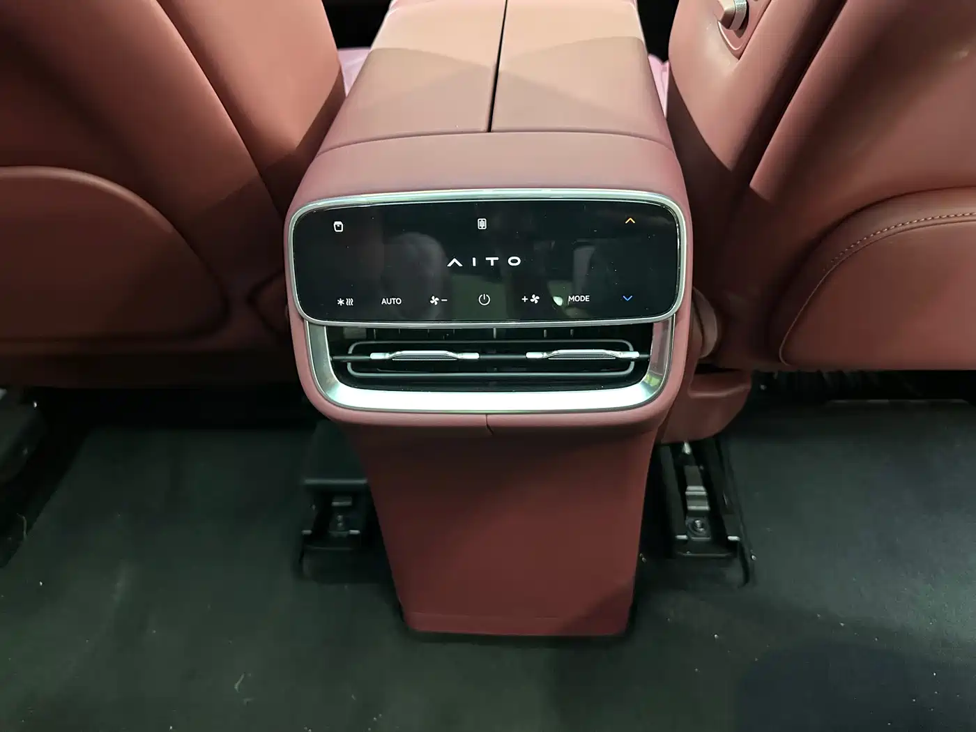 Aito AITO M8 2026 2025 Extended Range Ultra 53.4kWh 6-Seater