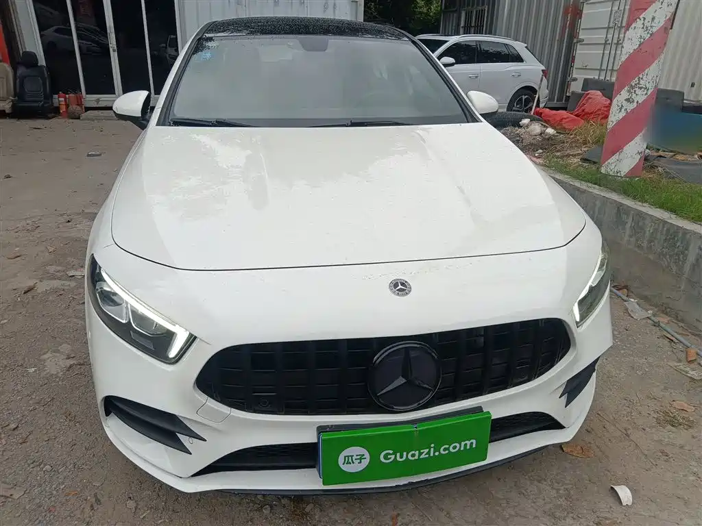 Mercedes-Benz A-Class 2019 A 200 L Sport Sedan фото 3