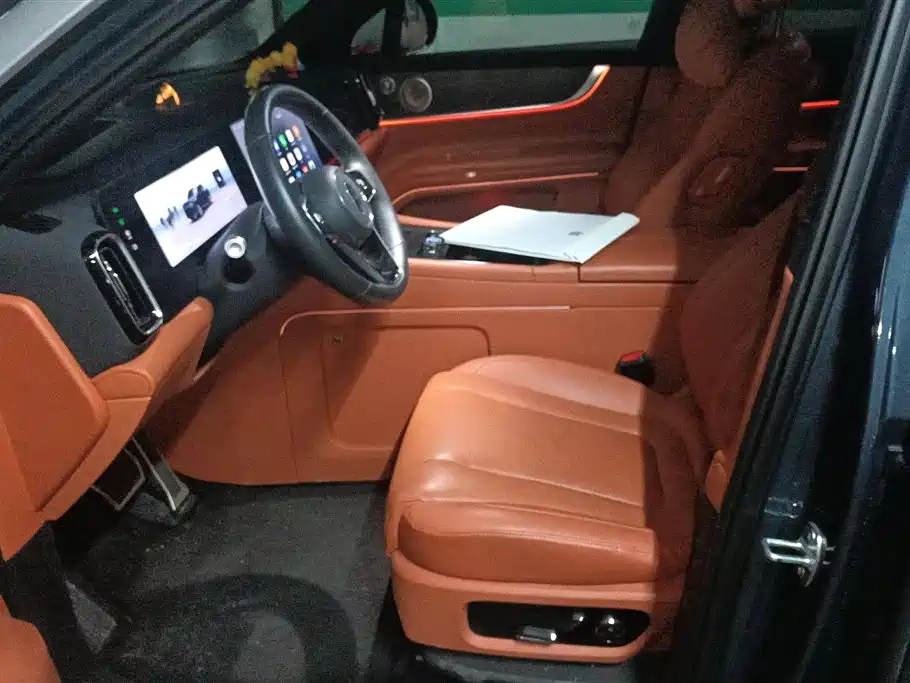 AITO Wenjie AITO M9 2024 Range Extender Max Edition 42kWh 6-seater фото 9