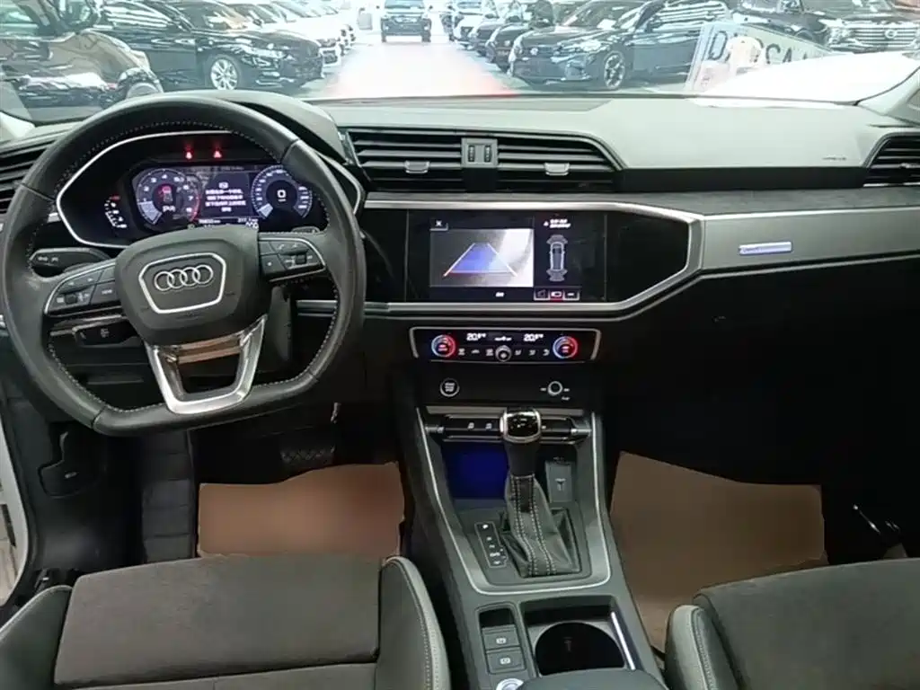 AUDI Q3