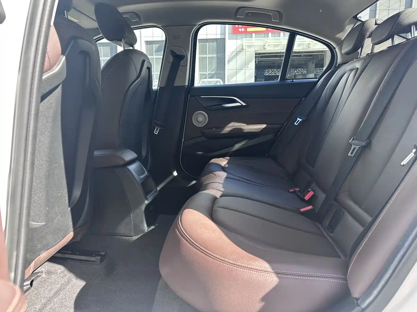 BMW 1 Series 2022 120i M Sport Shadow Edition фото 5