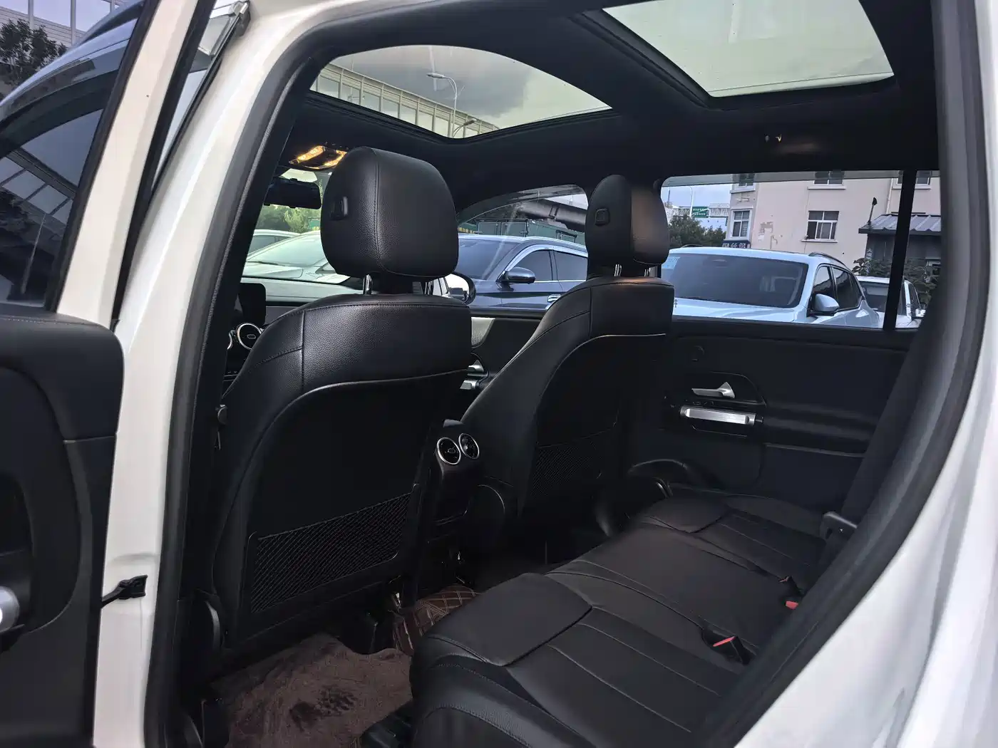 Photo 7 - Mercedes-Benz GLB