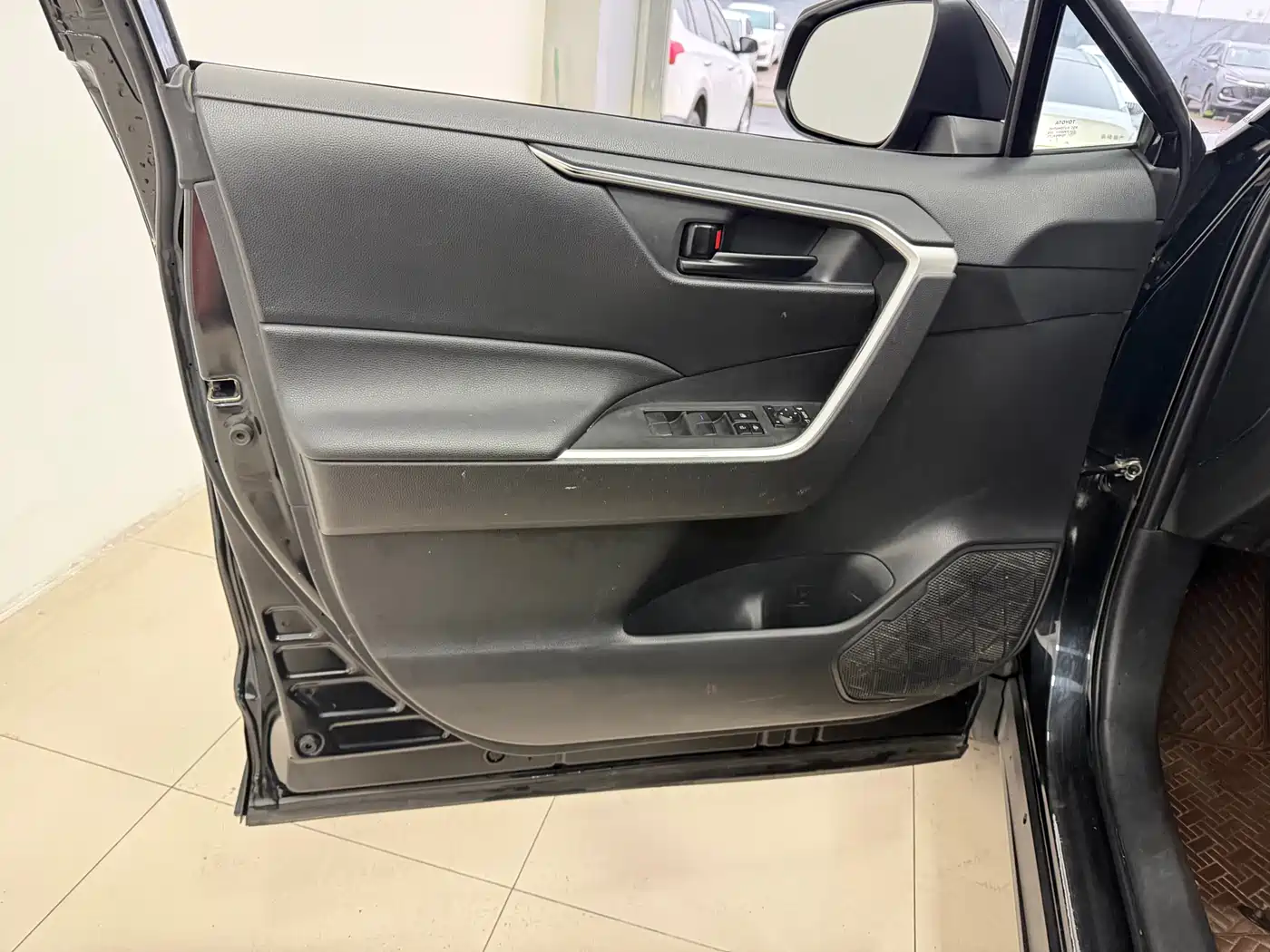 Toyota Wildlander 2022 2.0L CVT FWD Leading Edition фото 5