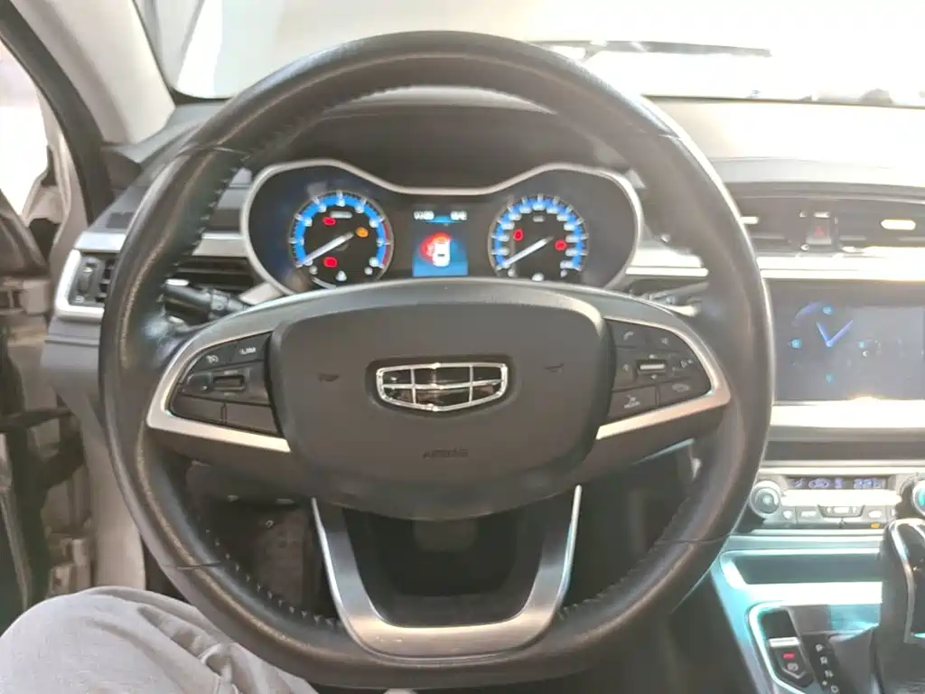 Фото 11 - Geely Emgrand