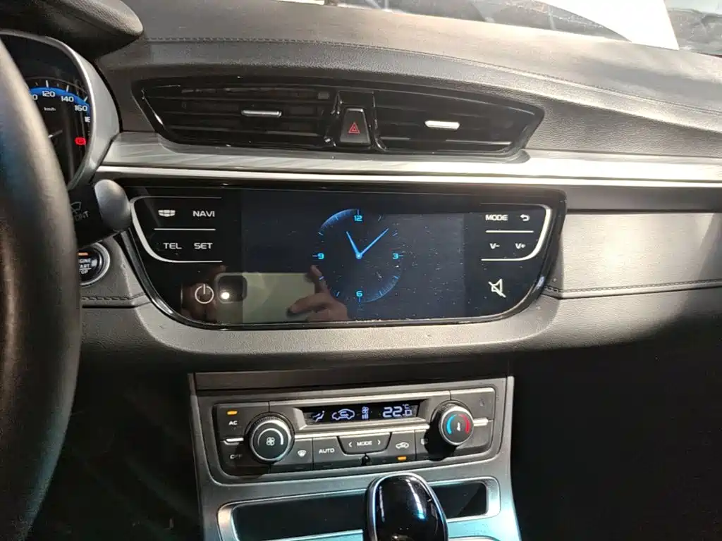 Фото 13 - Geely Emgrand