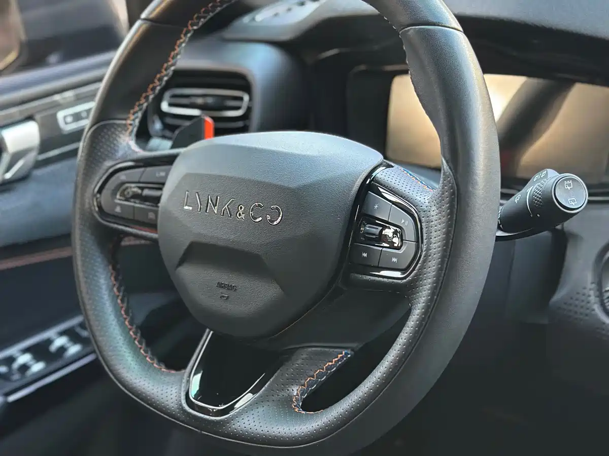 LYNK & CO. 02 HATCHBACK