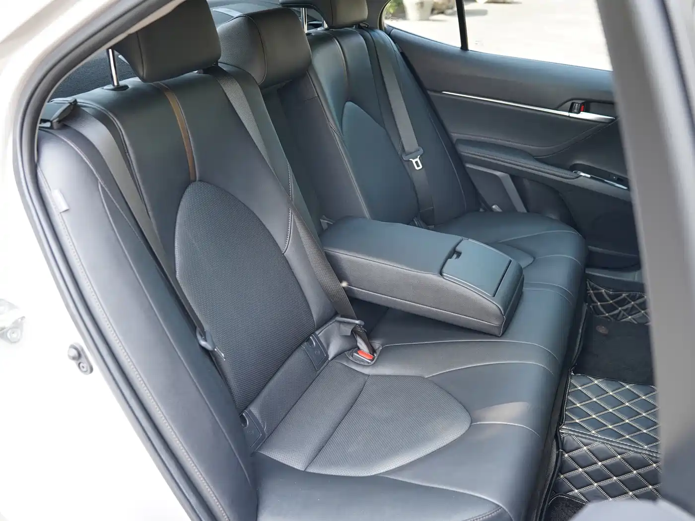Toyota Camry 2019 Facelift Hybrid 2.5HG Luxury Edition фото 20
