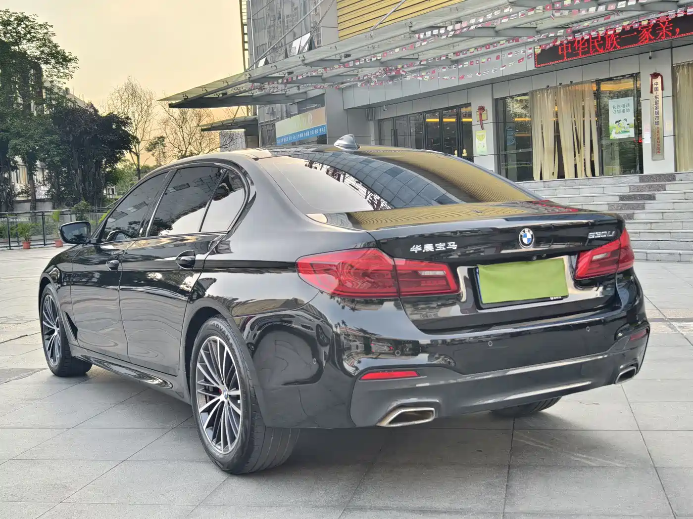 BMW 5 Series 2020 530Li Exclusive M Sport Package фото 3