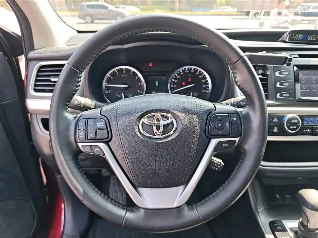 TOYOTA HIGHLANDER