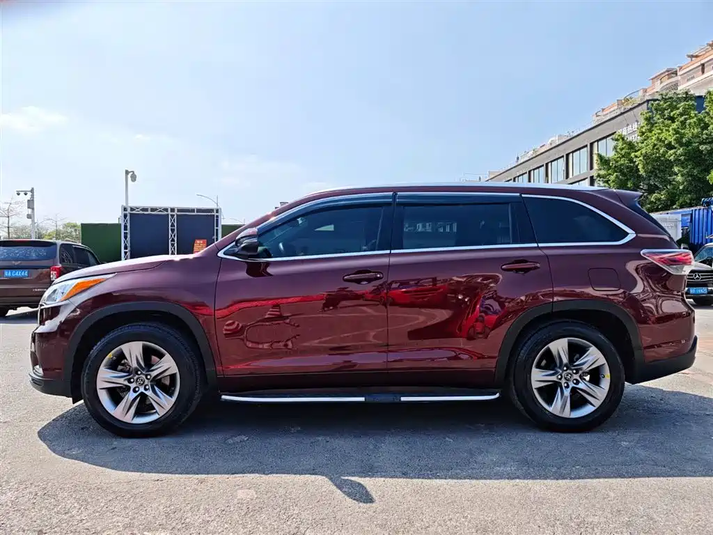 TOYOTA HIGHLANDER