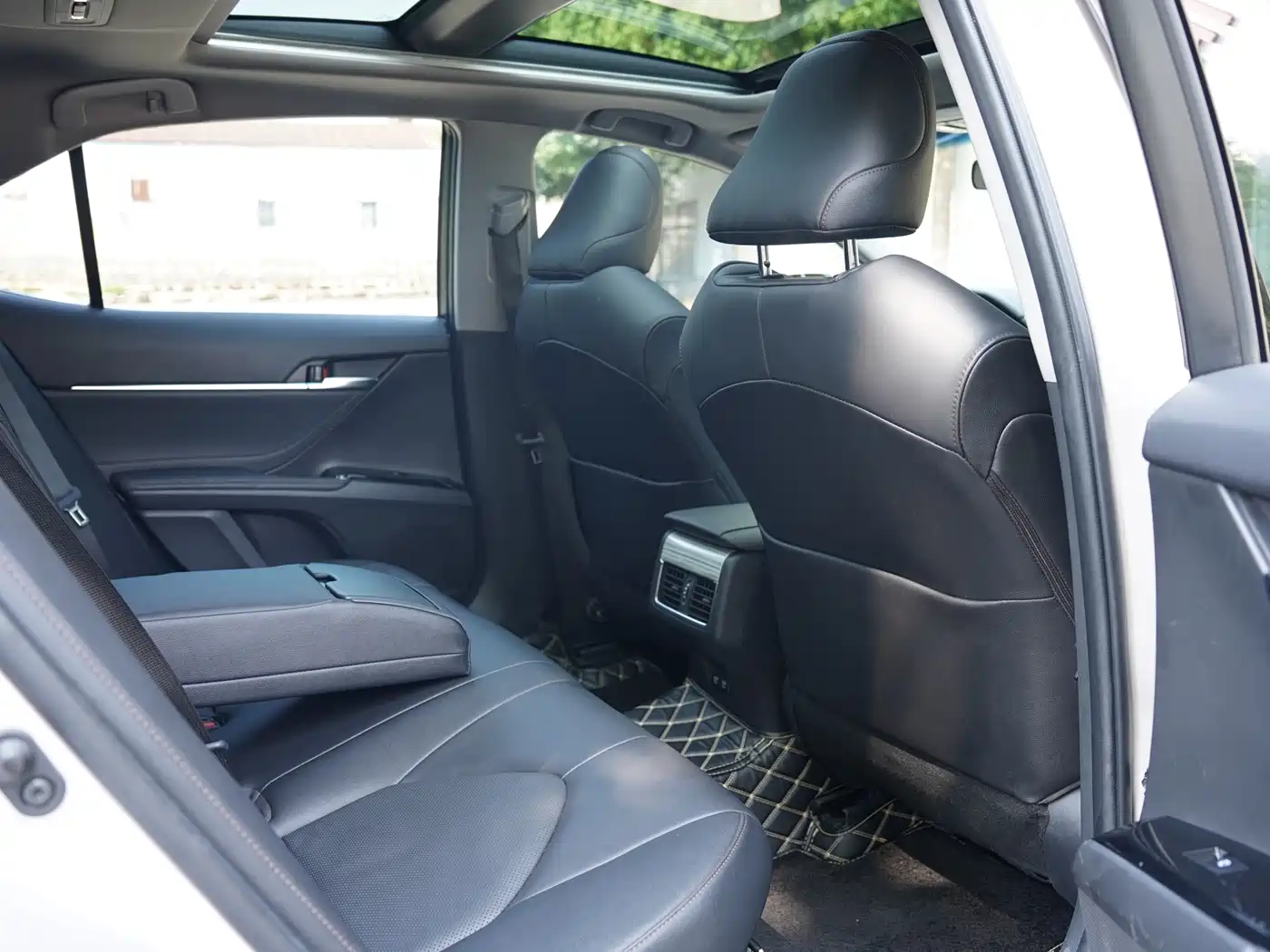 Toyota Camry 2019 Facelift Hybrid 2.5HG Luxury Edition фото 21