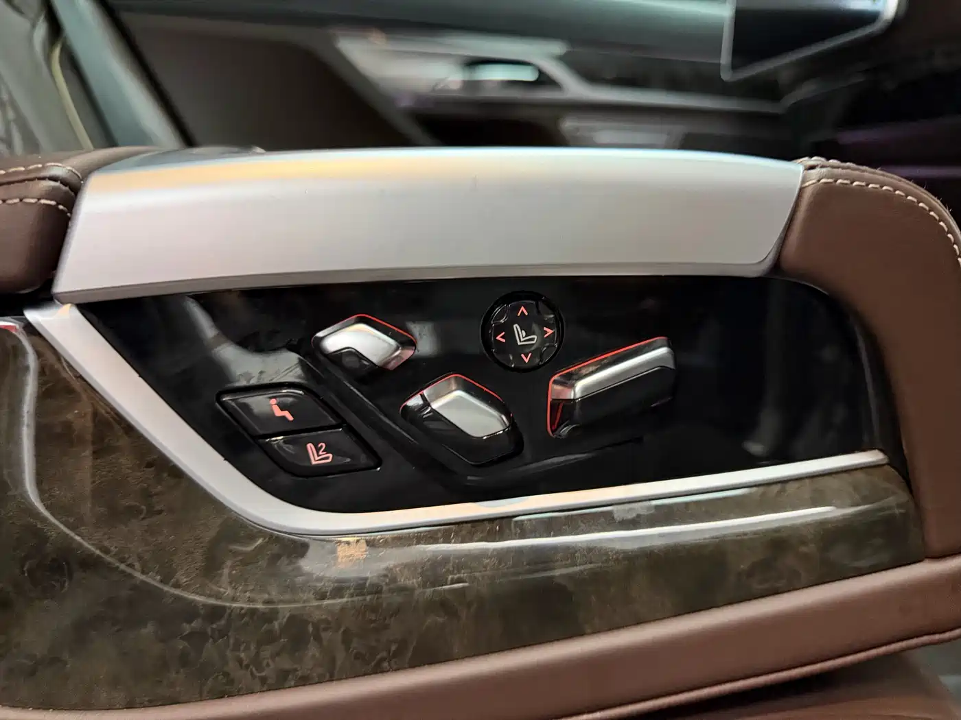 BMW 7 Series 2016 730Li Leading фото 22