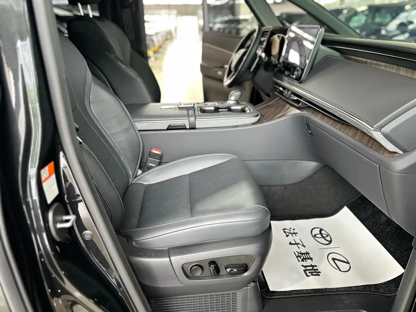 Lexus LM 2024 2023 350h 7-Seater Elegance Edition