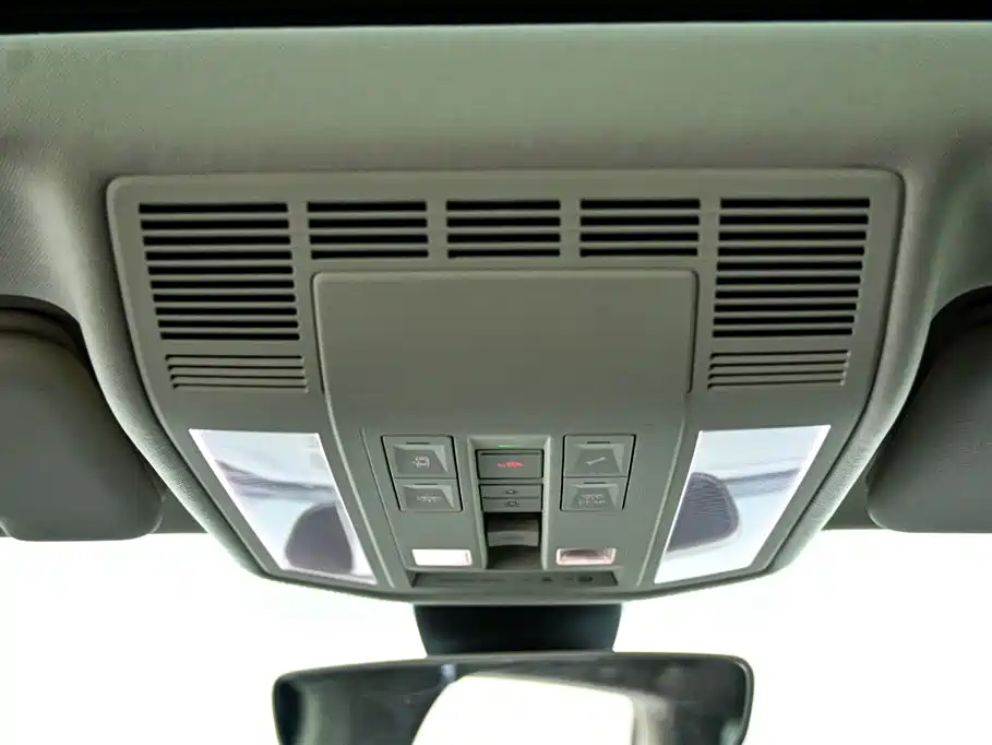Volkswagen Touareg 2023 3.0TSI R-Line Classic Sports Package фото 35