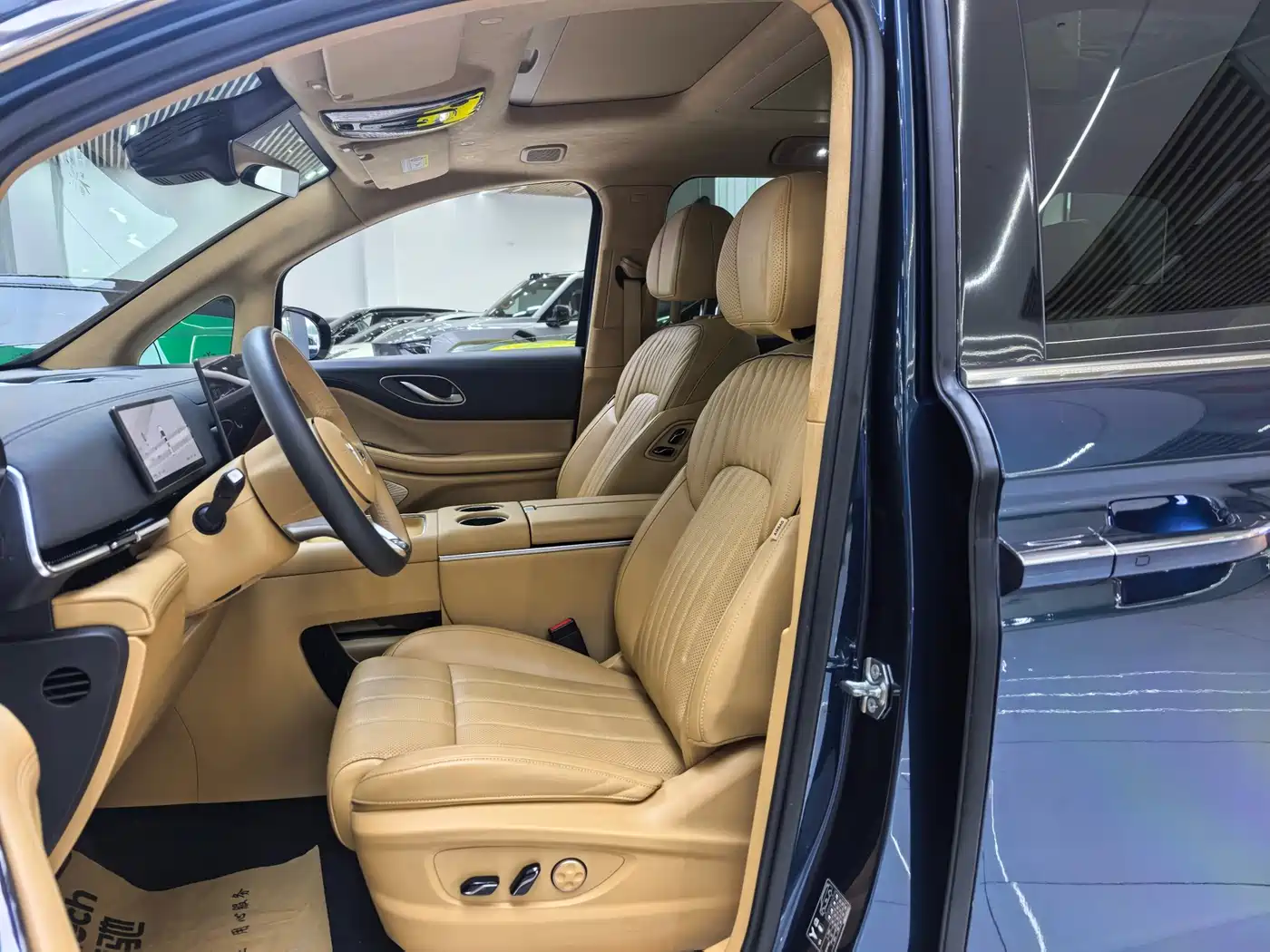 Voyah Auto Voyah Dreamer 2025 PHEV AWD Flagship Kunpeng Edition фото 8