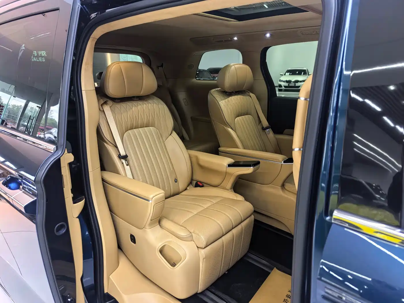 Voyah Auto Voyah Dreamer 2025 PHEV AWD Flagship Kunpeng Edition фото 19