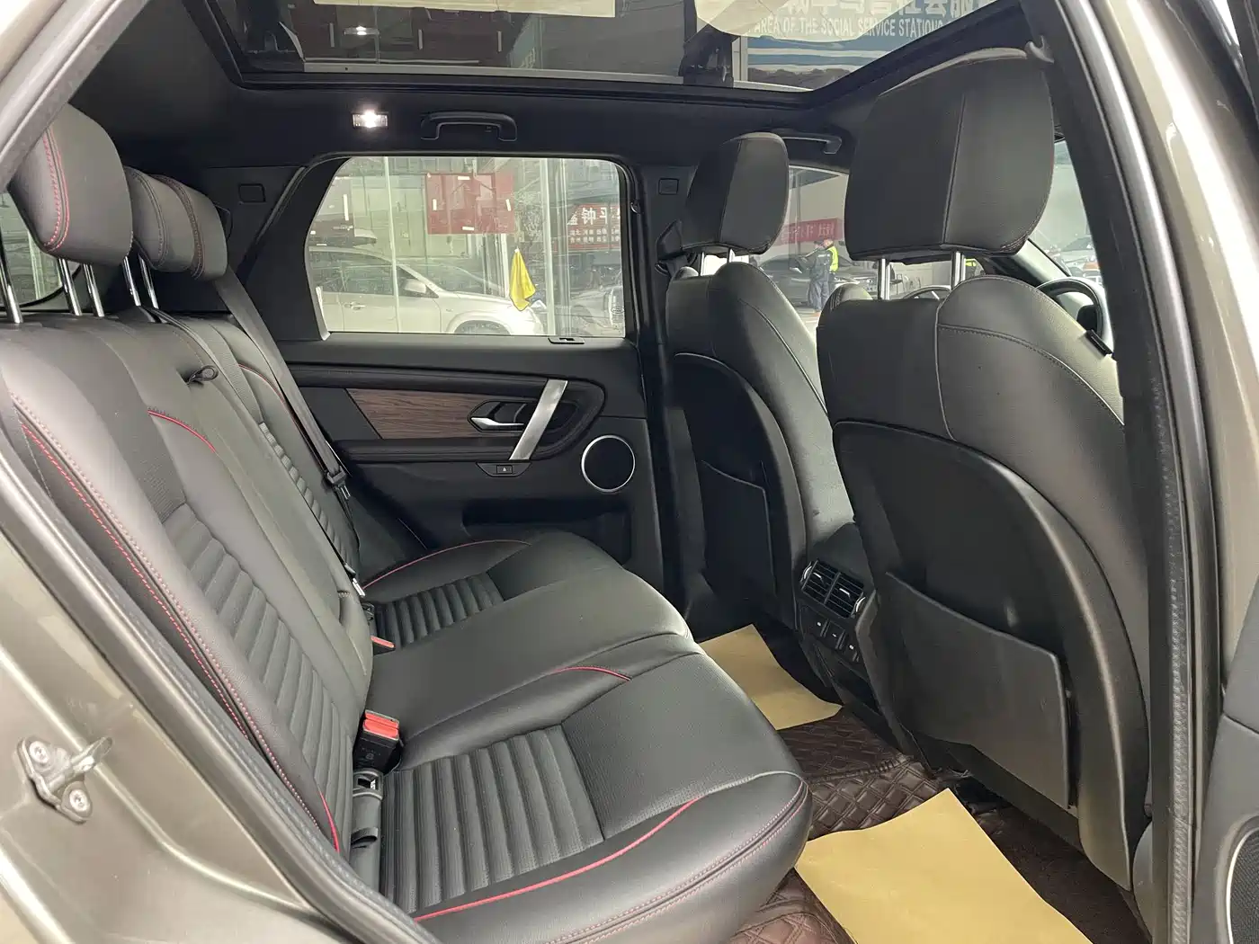 Land Rover Discovery Sport 2022 Model 249PS R-Dynamic S Performance Edition 5-Seater фото 7