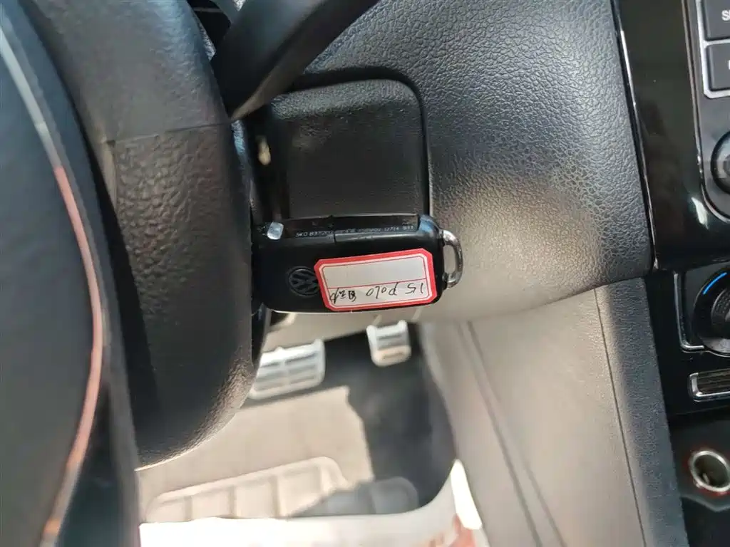 Volkswagen Polo 2014 1.4L Automatic Luxury Edition фото 9