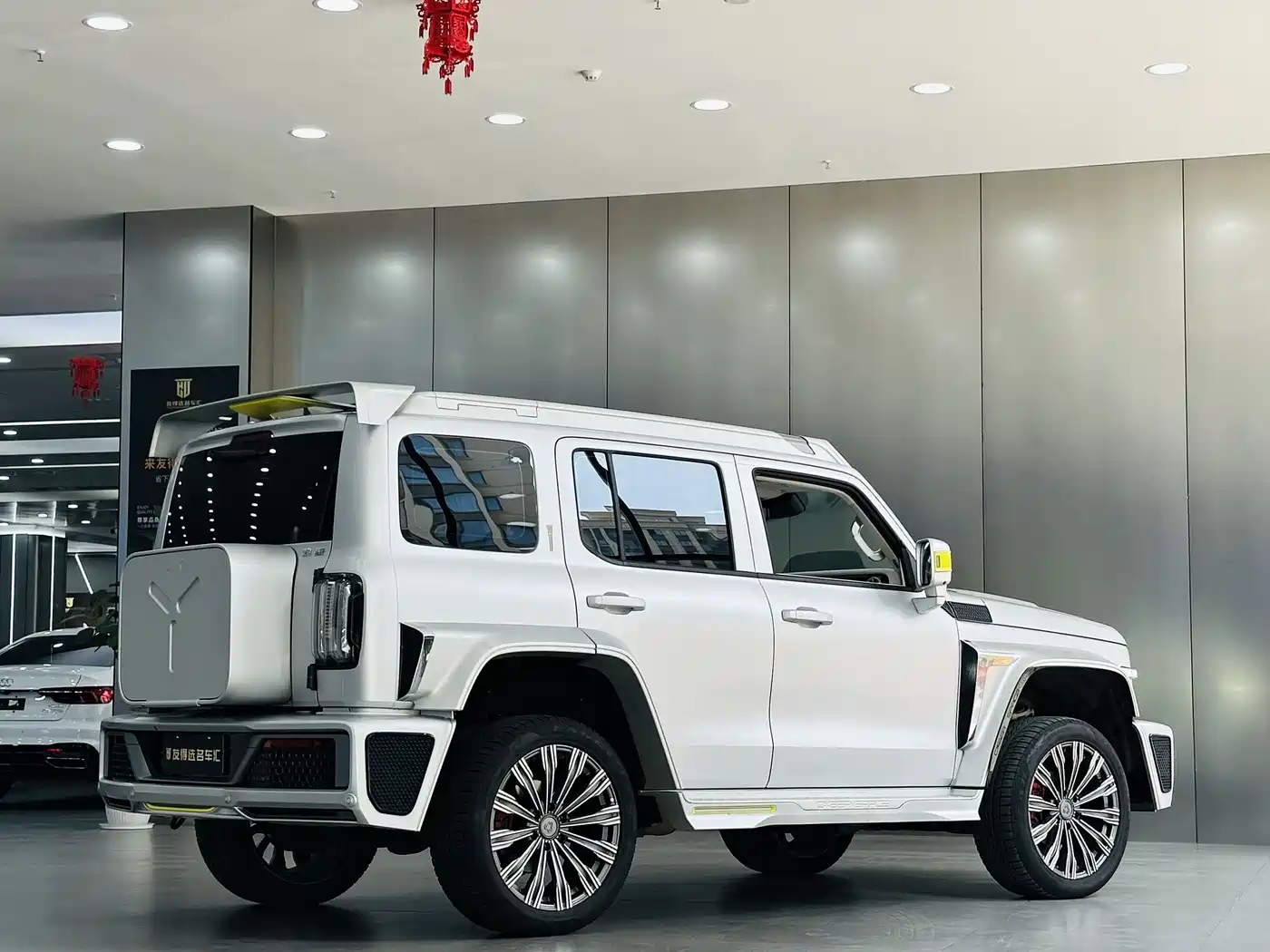 TANK CO CREATION TANK 300