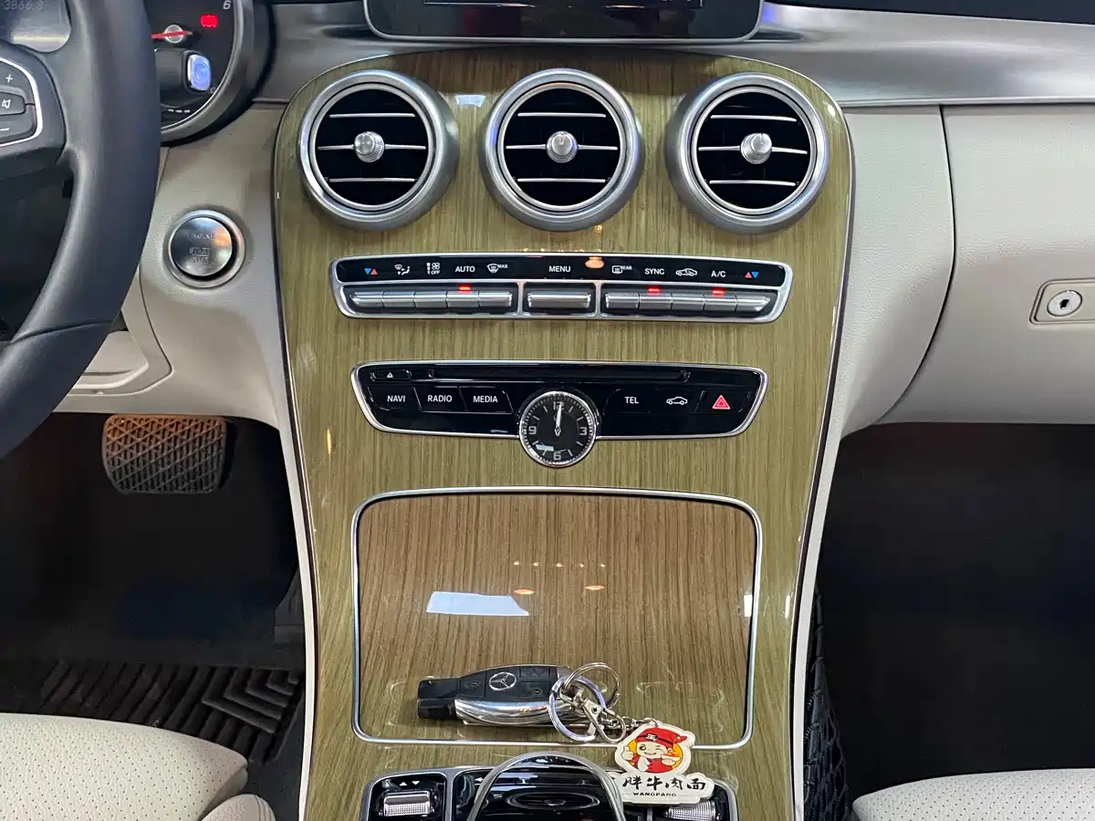 Фото 16 - Mercedes-Benz C-Class