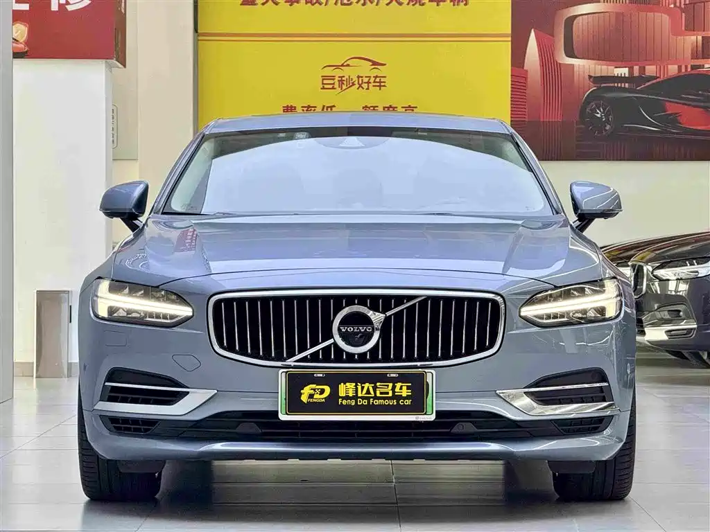 Photo 2 - Volvo S90 Plug-in Hybrid