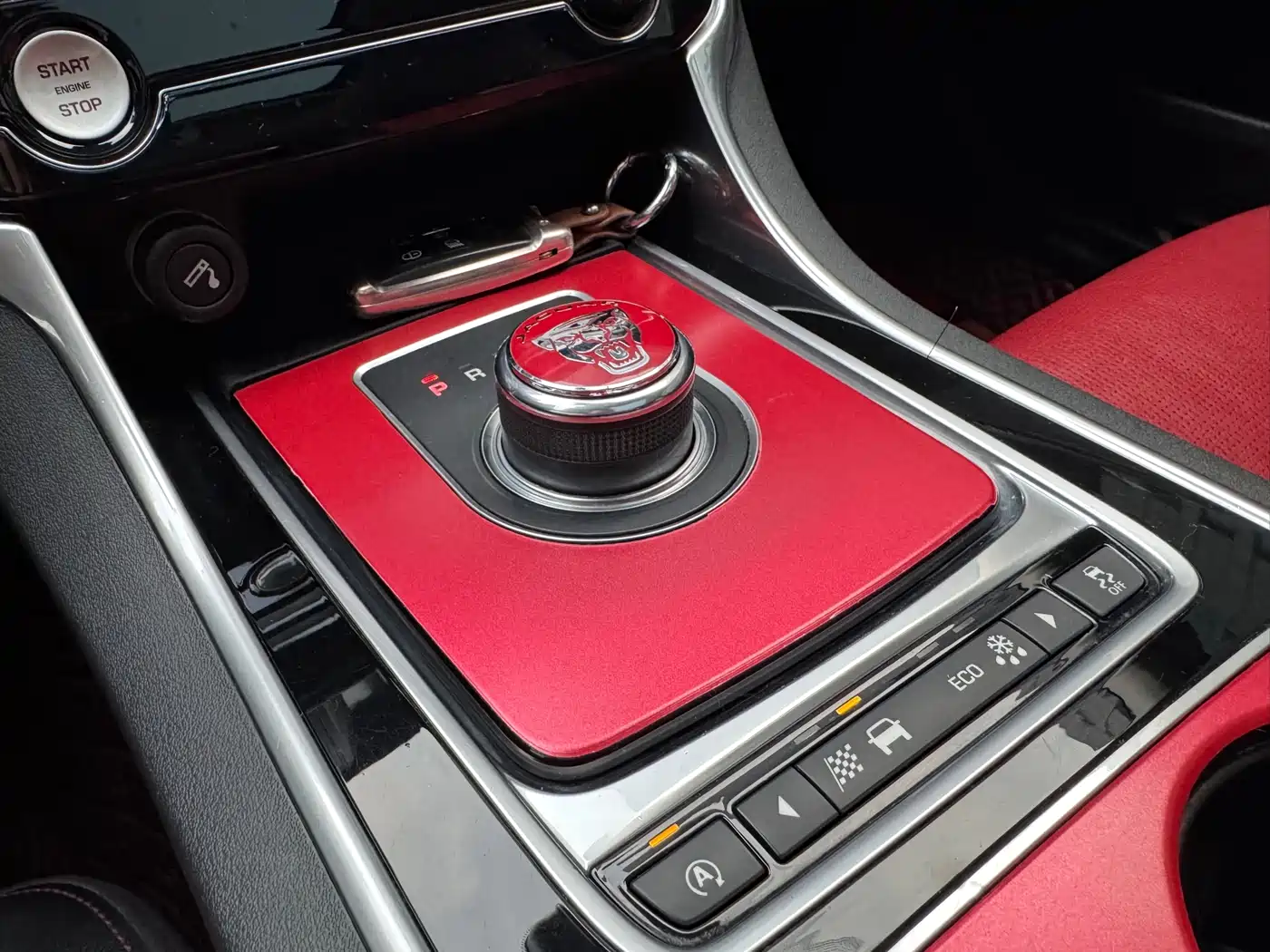 Jaguar XE 2015 2.0T 200PS R-Sport фото 26