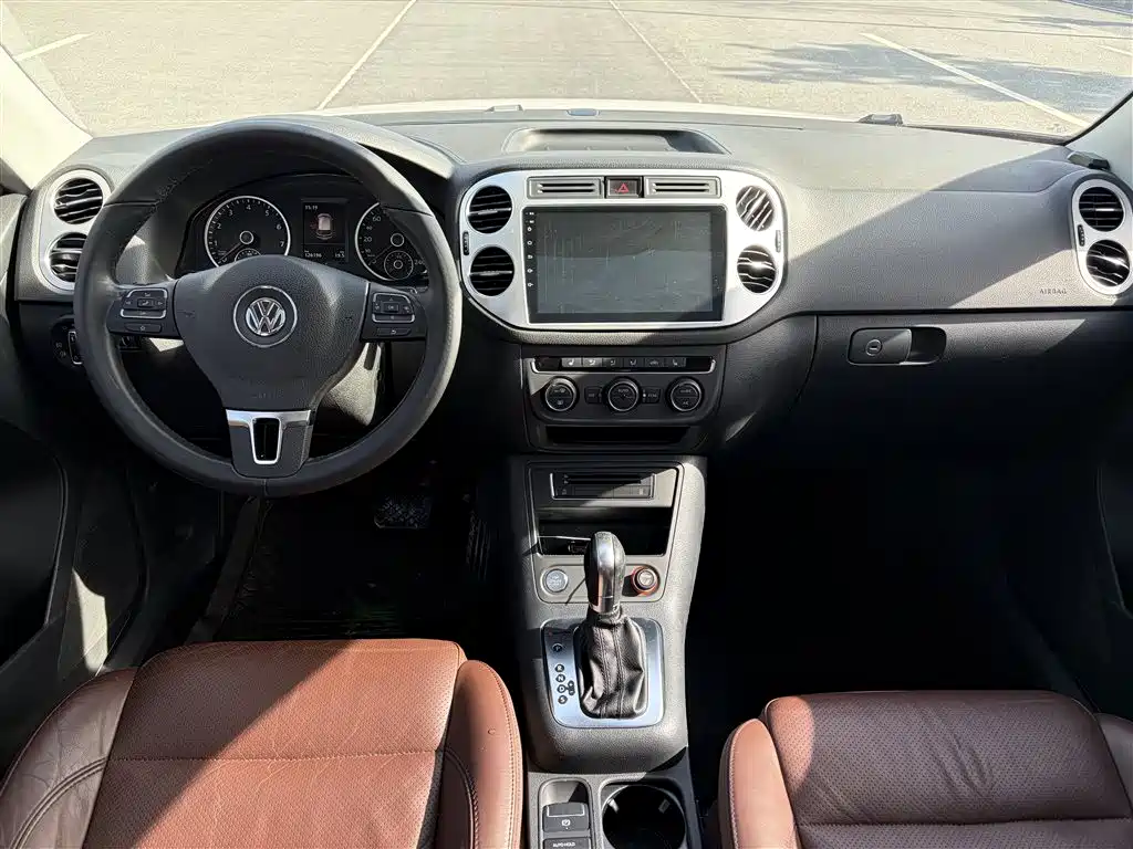 Volkswagen Tiguan 2015 2.0TSI Automatic 4WD Luxury фото 18