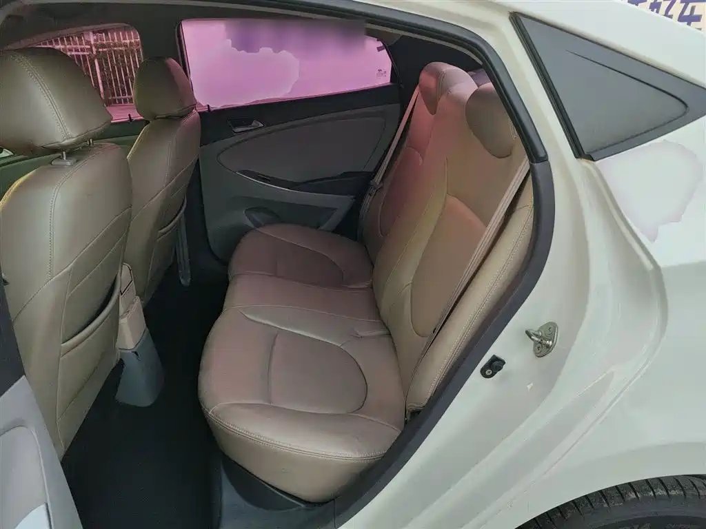 Hyundai Verna 2014 1.4L Manual Smart GLS фото 13