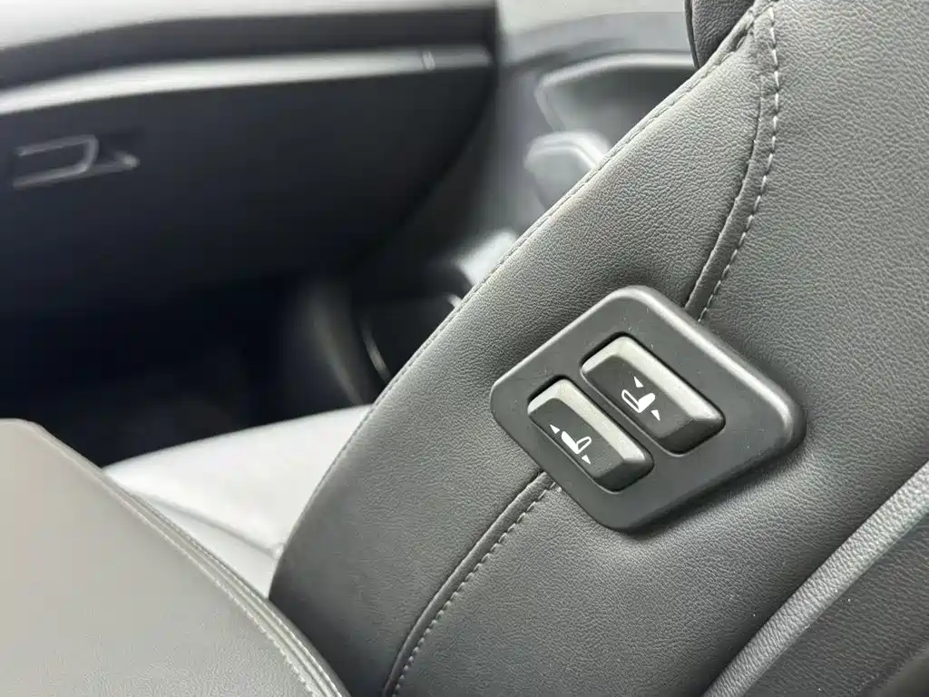 Фото 22 - Hongqi H5