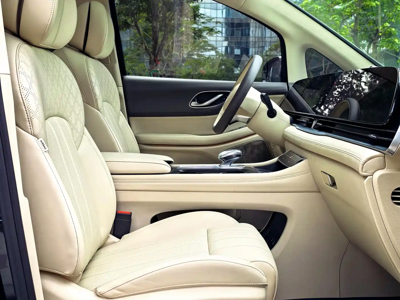 Voyah Auto Voyah Dreamer 2024 PHEV Extended Range Premium Edition фото 21