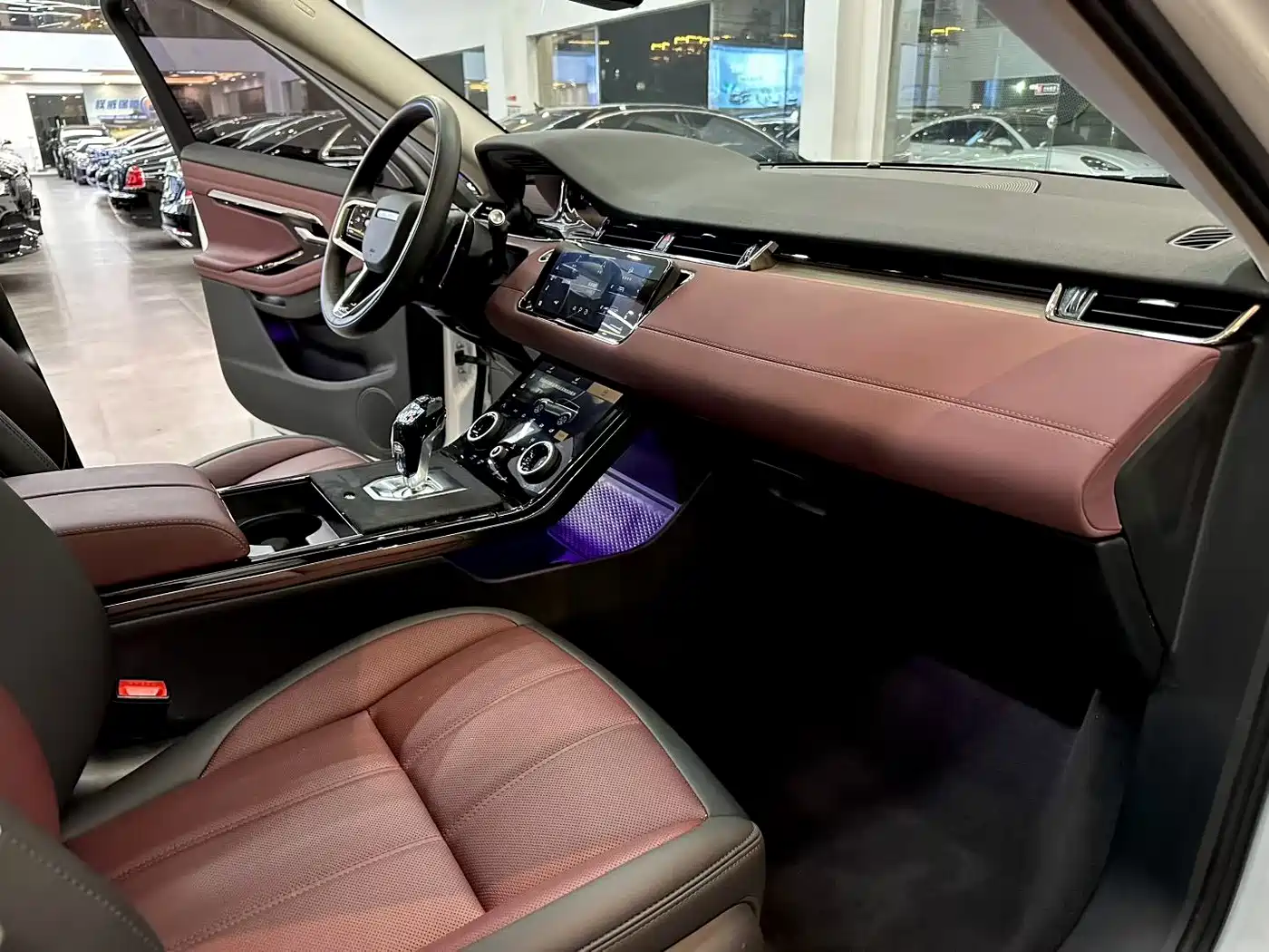 Land Rover Range Rover Evoque 2022 Facelift Range Rover Evoque L 249PS R-Dynamic Luxury фото 6