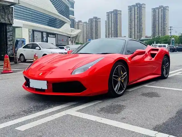 FERRARI 488