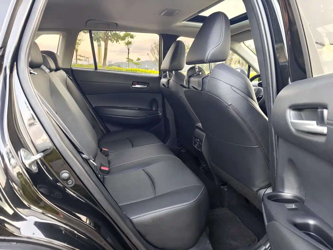 Toyota Frontlander 2023 2.0L CVT Luxury Edition фото 13