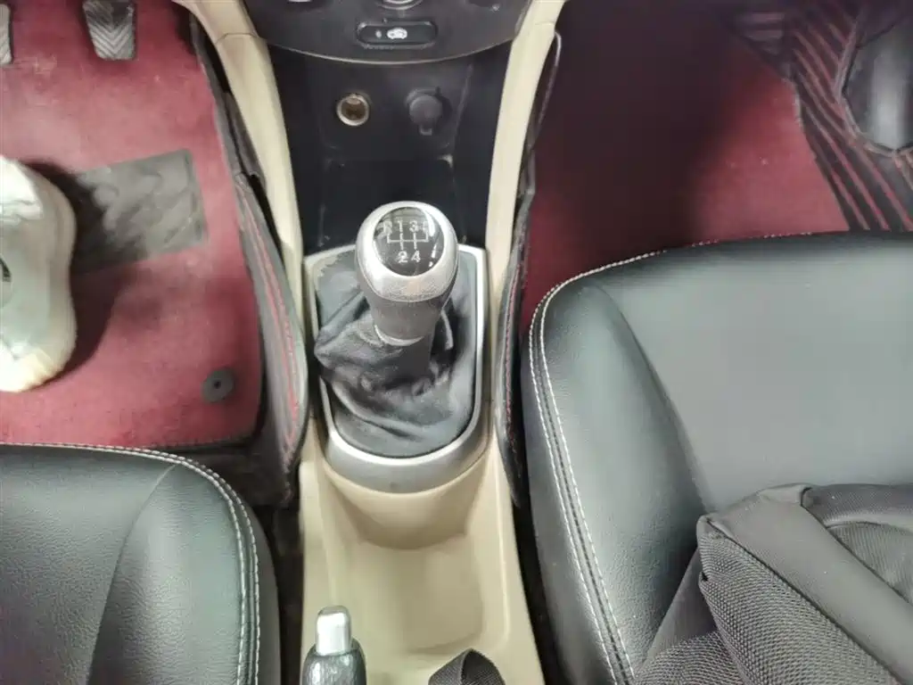 Hyundai Verna 2014 1.4L Manual Smart GLS фото 14