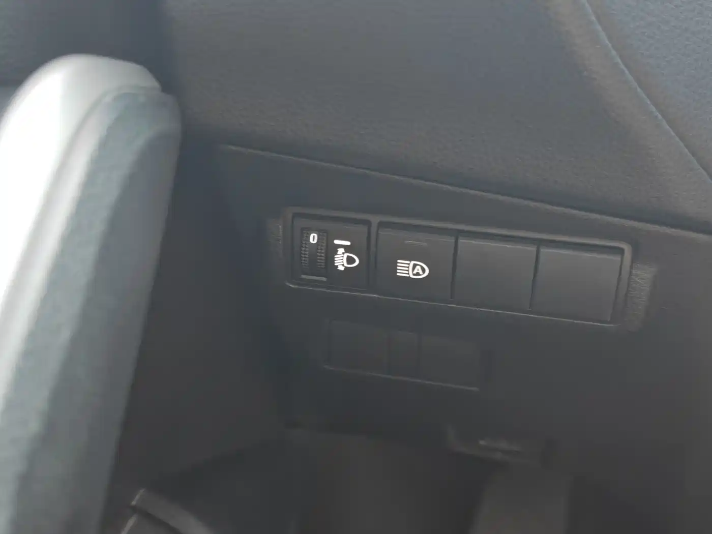 Toyota Frontlander 2023 2.0L CVT Luxury Edition фото 22