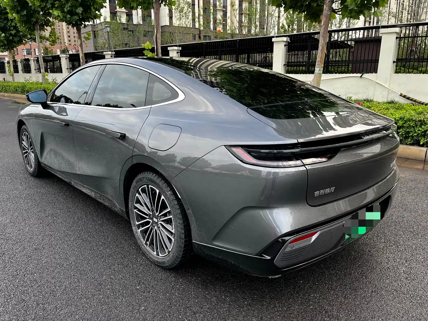 Geely Galaxy Galaxy Xingyao 8 2025 130km EM-i Premium Edition фото 7