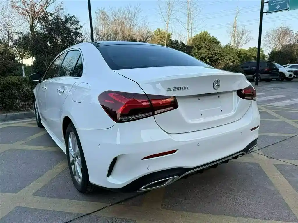Mercedes-Benz A-Class 2021 A 200 L Sport Sedan Fashion Edition фото 16