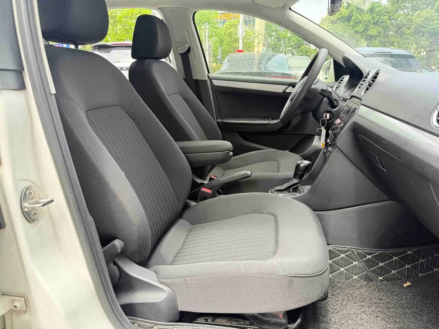 Volkswagen Jetta 2015 1.6L Auto Trend фото 9