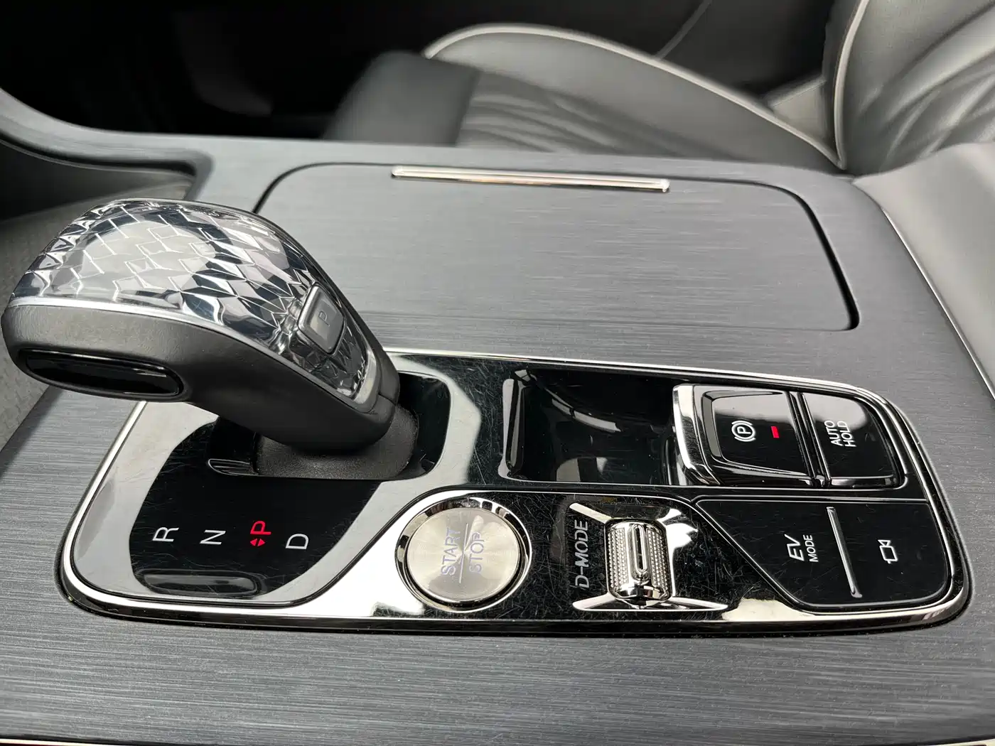 GAC Trumpchi Trumpchi GS8 2022 Dual Engine Series 2.0TM 2WD Premium Edition (7-Seater) фото 38