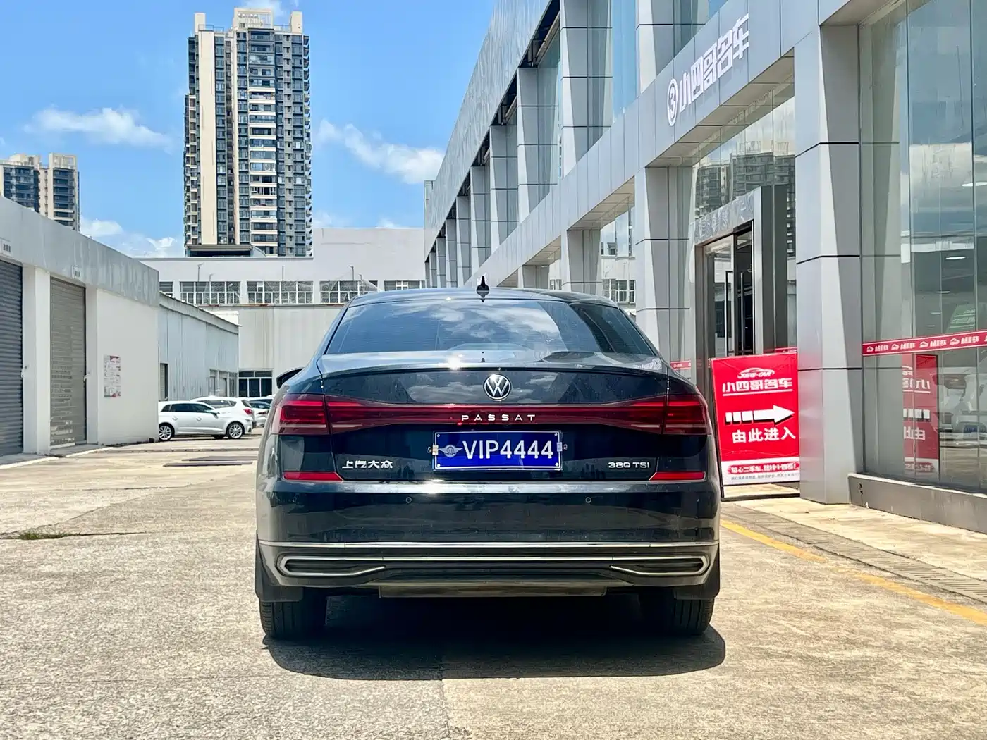 Volkswagen Passat 2022 330TSI Starlight Luxury Edition фото 5