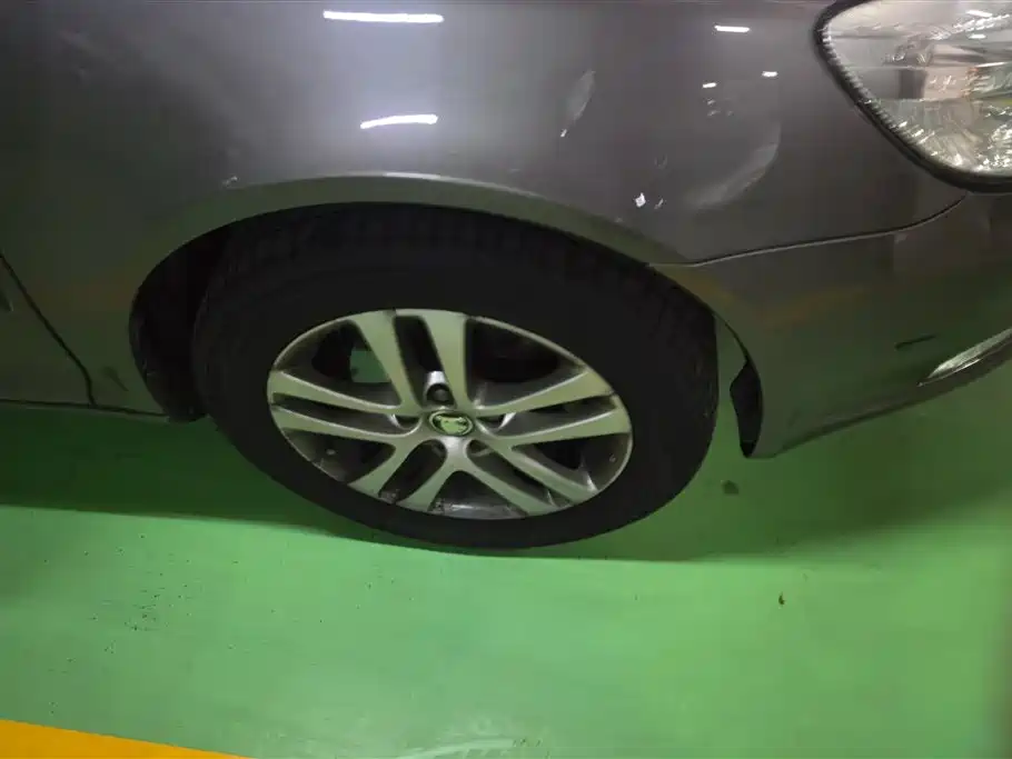 Škoda Octavia 2014 1.6L Auto Yijun Edition фото 6