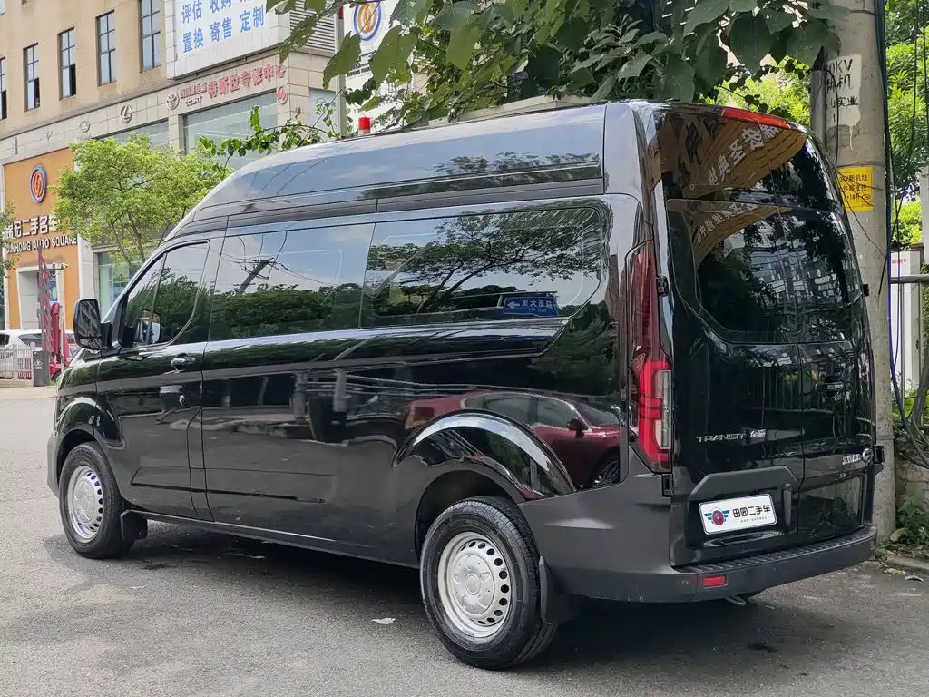 Ford Transit 2023 2023 Model 2.0T Diesel Automatic Multi-purpose Commercial Vehicle Medium Wheelbase Medium Roof 5/6 Seater