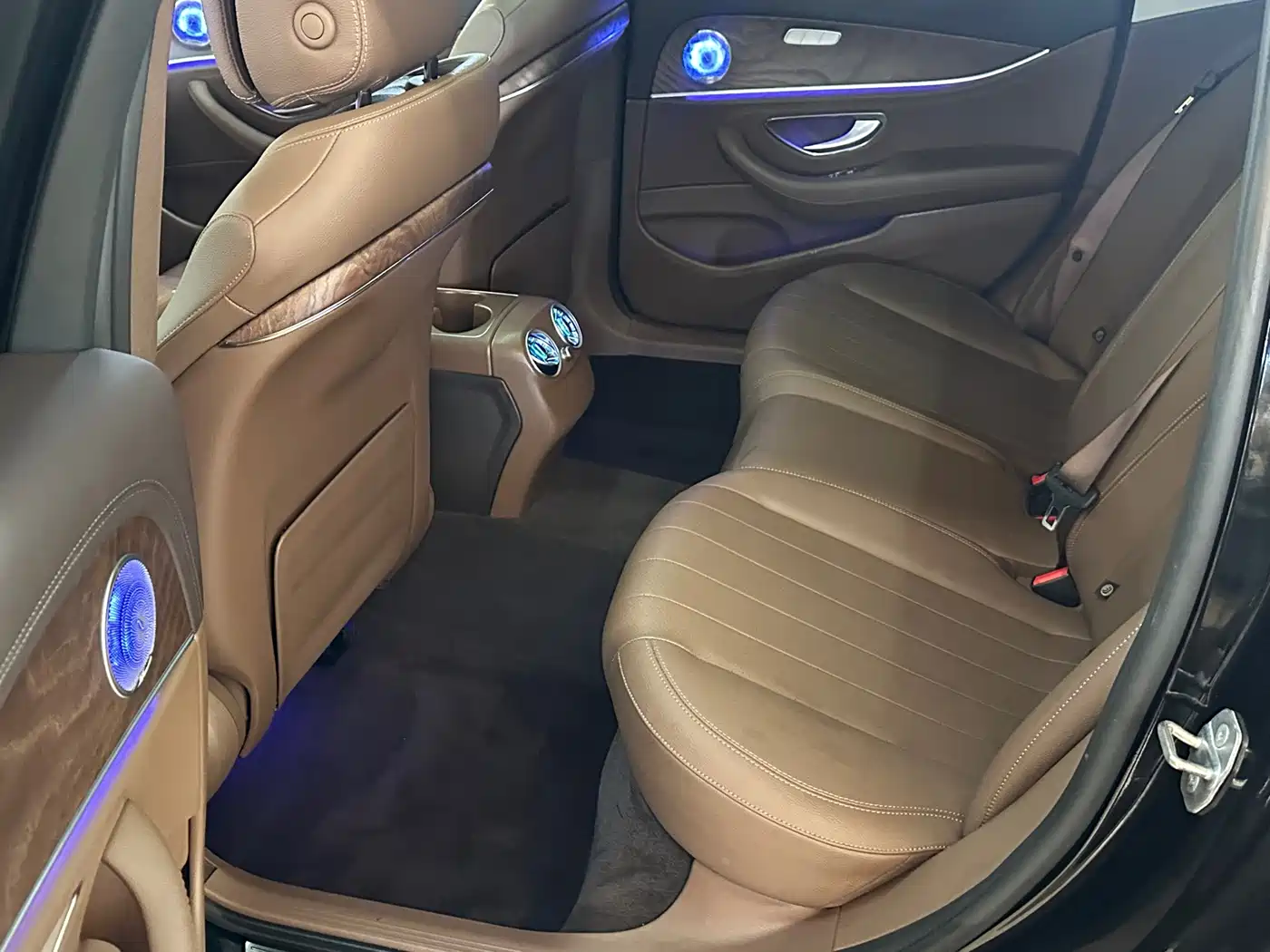 Mercedes-Benz E-Class 2020 E 260 L фото 8
