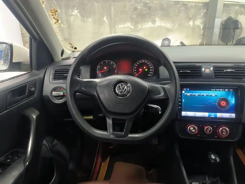 Volkswagen Santana 2016 1.6L Automatic Trend Edition фото 11