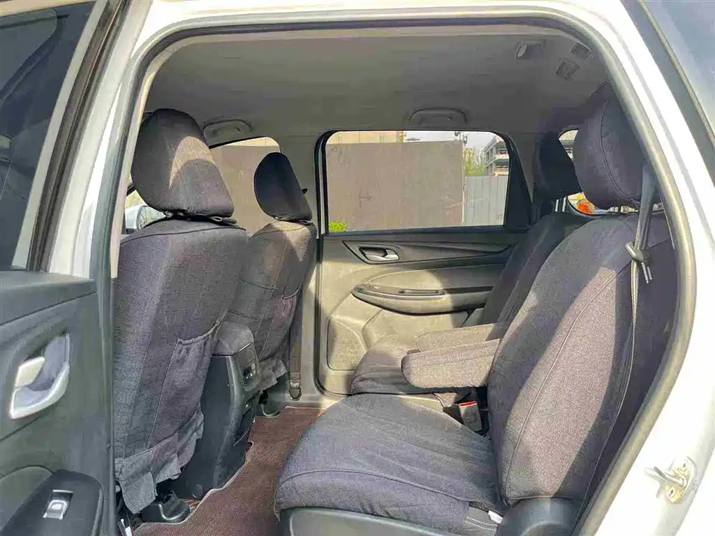 Baojun 730 2019 1.5L Manual Fashion Edition 7-Seater China VI фото 12