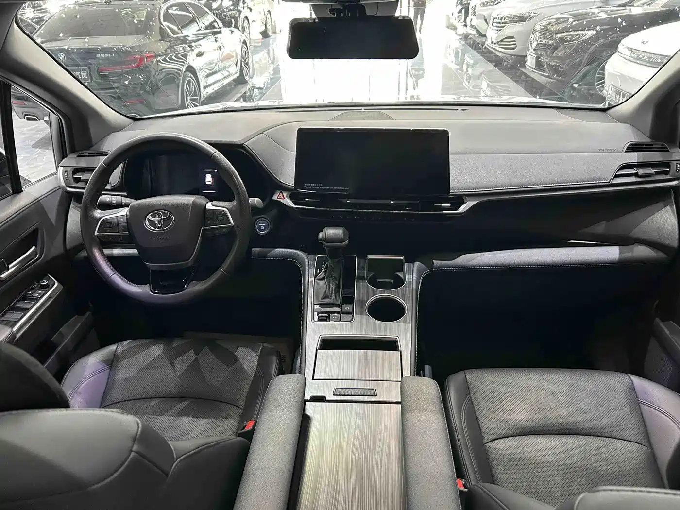 Toyota Sienna 2023 2.5L Hybrid Premium Edition фото 5