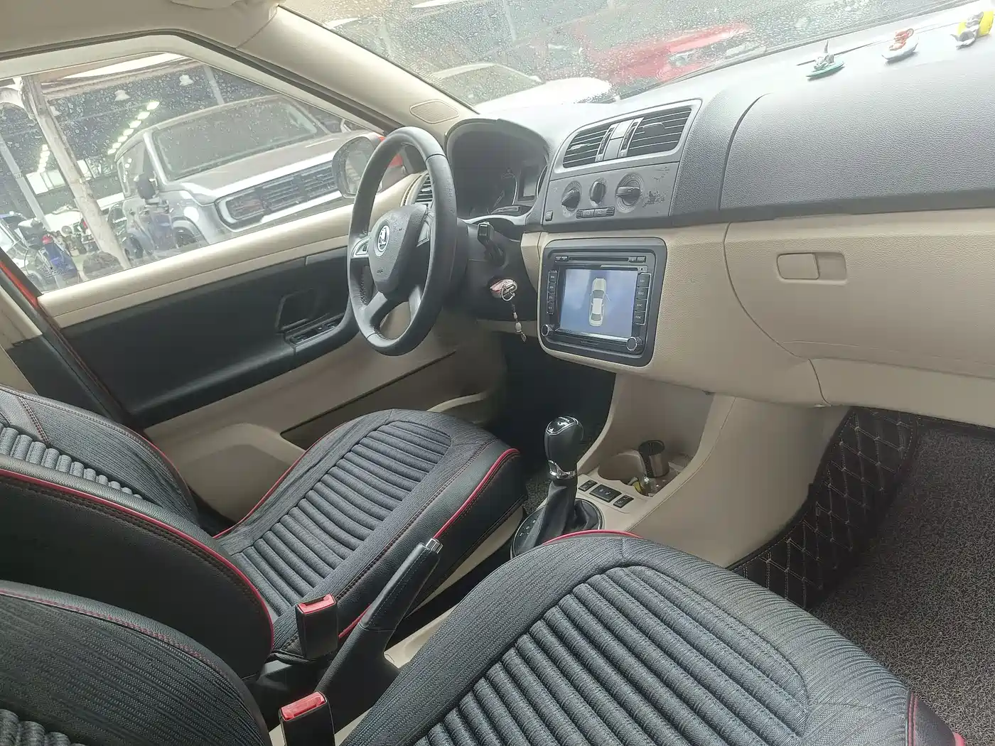 Škoda Fabia 2014 1.6L Automatic Crystal Enjoy Edition фото 10