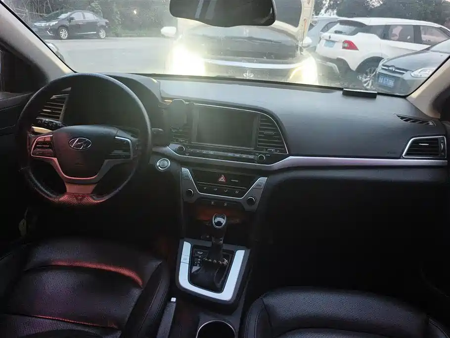 Hyundai Elantra 2016 Model 1.6L Automatic Smart Elite фото 12